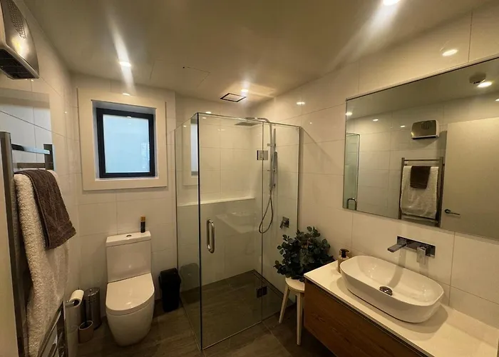 Lakeside Luxury 1 Bdrm 2 Bathroom! Apartment