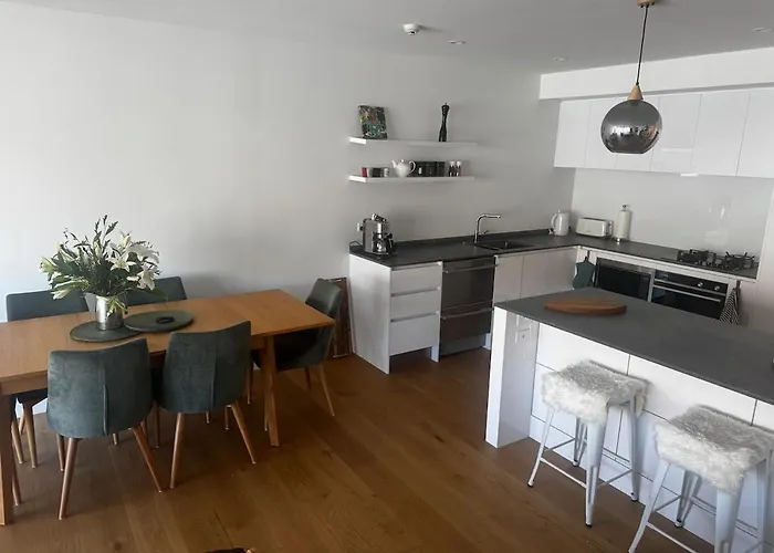 Lakeside Luxury 1 Bdrm 2 Bathroom!