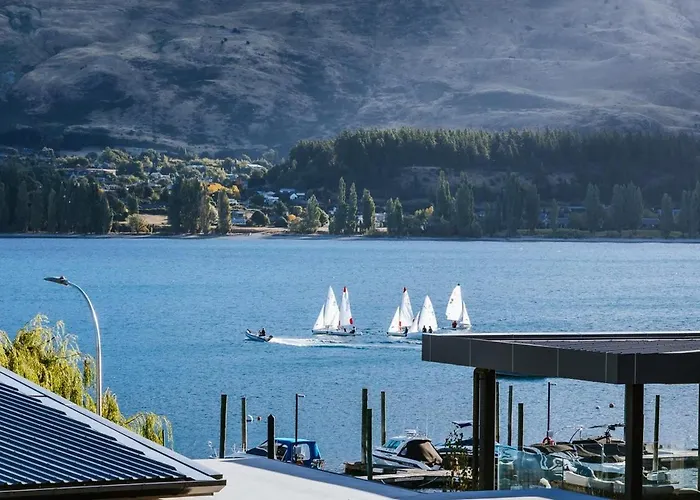 Lakeside Luxury 1 Bdrm 2 Bathroom! Apartment