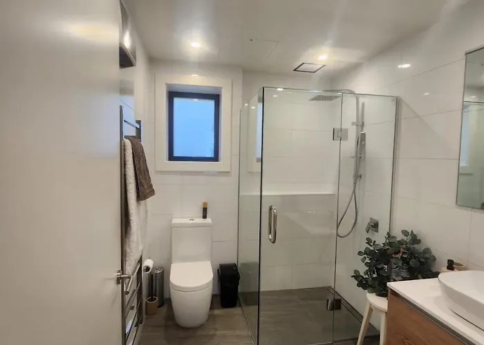 Apartment Lakeside Luxury 1 Bdrm 2 Bathroom! Wanaka