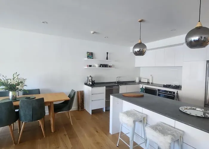 Lakeside Luxury 1 Bdrm 2 Bathroom! Apartment
