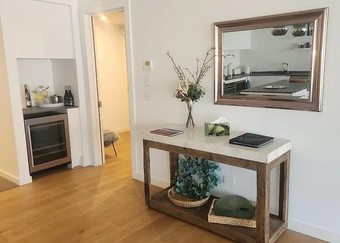 Lakeside Luxury 1 Bdrm 2 Bathroom!