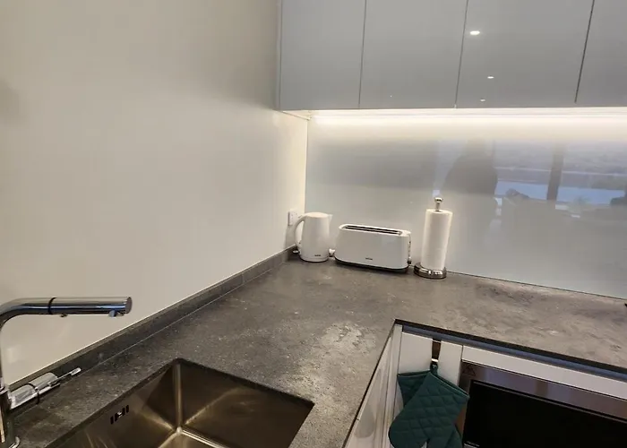 Apartment Lakeside Luxury 1 Bdrm 2 Bathroom! *