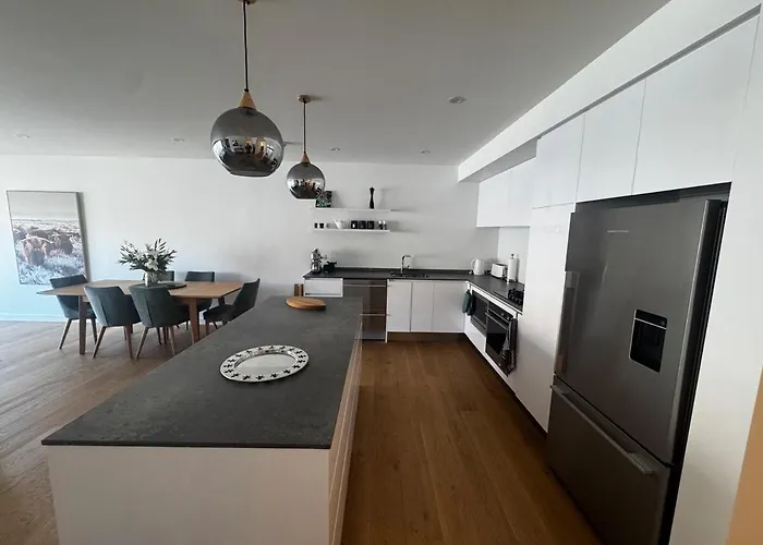 Lakeside Luxury 1 Bdrm 2 Bathroom! Apartment