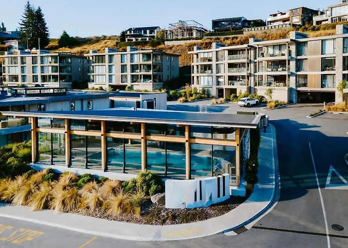 Lakeside Luxury 1 Bdrm 2 Bathroom! * Wanaka