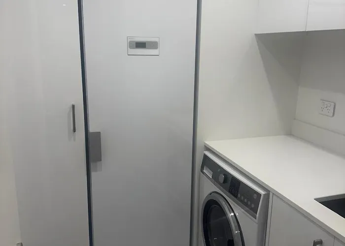 Lakeside Luxury 1 Bdrm 2 Bathroom! *