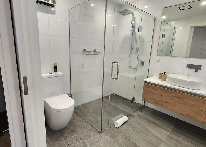 Lakeside Luxury 1 Bdrm 2 Bathroom! * Wanaka