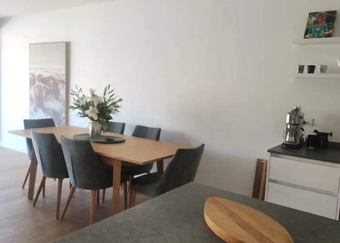 Apartment Lakeside Luxury 1 Bdrm 2 Bathroom! *