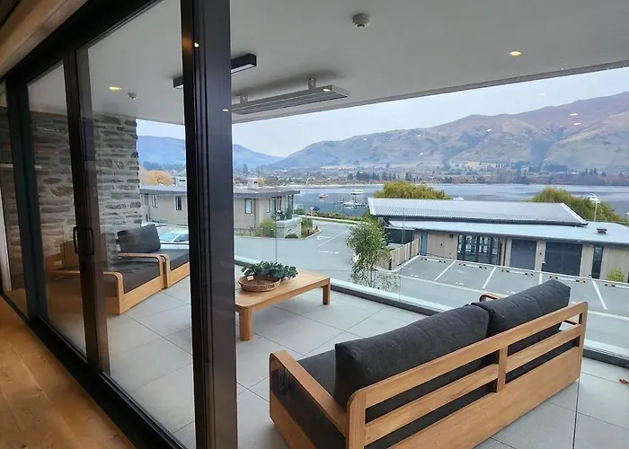 Lakeside Luxury 1 Bdrm 2 Bathroom! * Wanaka