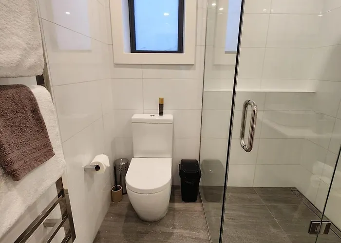 Lakeside Luxury 1 Bdrm 2 Bathroom! Apartment
