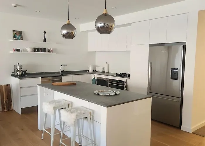 Apartment Lakeside Luxury 1 Bdrm 2 Bathroom! *