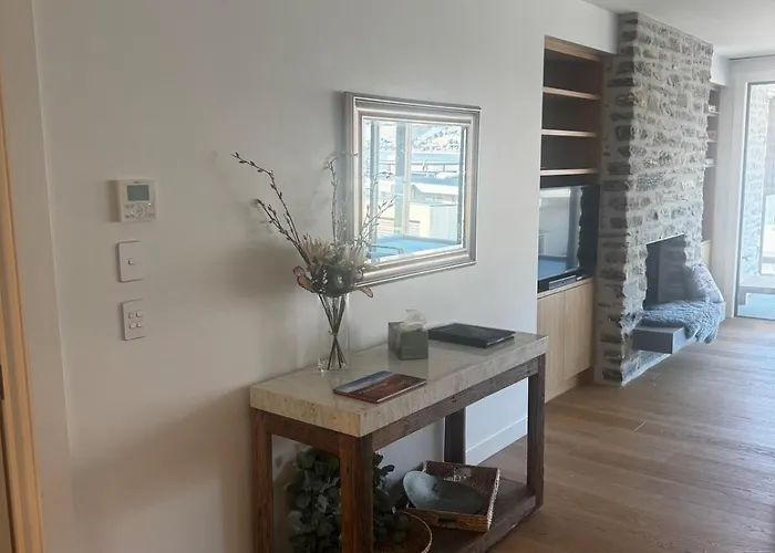 Apartment Lakeside Luxury 1 Bdrm 2 Bathroom!
