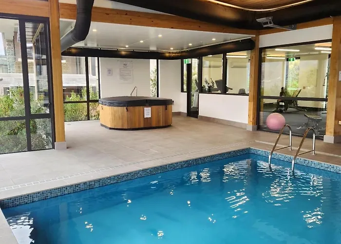 Lakeside Luxury 1 Bdrm 2 Bathroom! Apartment