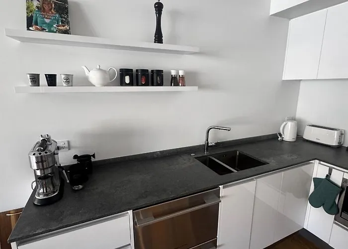 Lakeside Luxury 1 Bdrm 2 Bathroom! *
