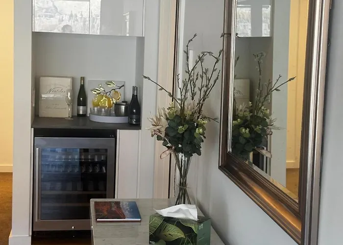 Lakeside Luxury 1 Bdrm 2 Bathroom!